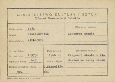 Widok od strony miasta na górę zamkową z ruinami - metryczka, skan 1