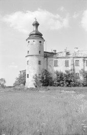 zespół klasztorny dominikanów - elewacja boczna z basztami, skan 1