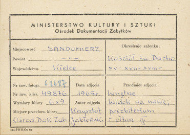 Zespół kościelno-szpitalny św. Ducha - wnętrze kościoła, widok ogólny w kierunku prezbiterium - metryczka, skan 1