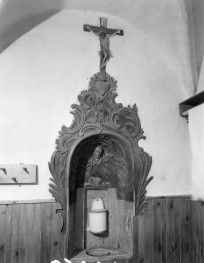 kościół parafialny pw. św. Jana Chrzciciela - wnętrze: lavabo, skan 1