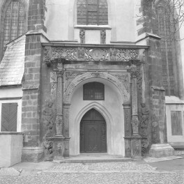 Kościół św. Marcina - portal gotycki, skan 1
