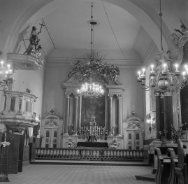 kościół parafialny pw. św. Macieja i św. Anny - wnętrze, ołtarz, skan 1