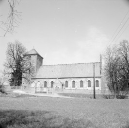 Kościół pw. św. Jakuba - elewacja prezbiterium, widok ogólny, skan 1