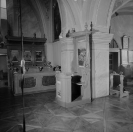 klasztor ss. Mniszek Benedyktynek - kościół pw. Najświętszej Maryi Panny i św. Wojciecha - wnętrze - stalle oraz tron książęcy, skan 1