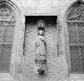 archikatedra św. Jana Chrzciciela - elewacja, rzeźba, skan 1