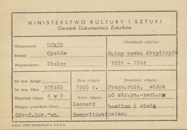Ruiny zamku  Krzyżtopór  -  widok od strony zach. na wieżę i bastion płn. - metryczka, skan 1
