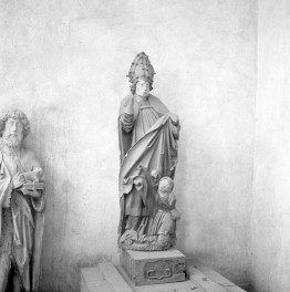 kościół rzymskokatolicki, ob. katedra pw. św. Mikołaja - wnętrze: figura świętego, skan 1