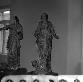 muzeum archidiecezjalne - rzeźba - figura świętej, skan 1