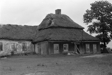 drewniany spichlerz - elewacja frontowa, skan 1