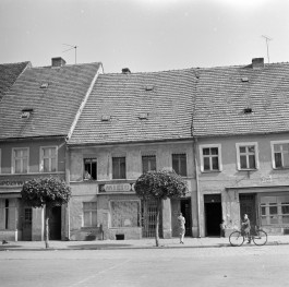 kamienica - elewacja frontowa, skan 1