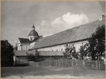 Zespół klasztorny Filipinów - widok ogólny od strony płd. -  wsch. , skan 1