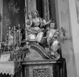 bazylika Matki Bożej Bolesnej - wnętrze, ołtarz boczny prawy, figura drewniana, skan 1