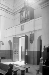 kościół oo. Kapucynów pw. św. Wawrzyńca - wnętrze: nawa główna w kierunku chóru, skan 1