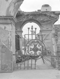 Arkady kolumnady nad Grobem Nieznanego Żołnierza. Widok od strony ogrodu., skan 1