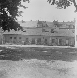 kościół klasztorny jezuitów pw. Nawiedzenia NMP - zabudowania gospodarcze, elewacja, skan 1