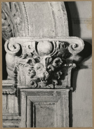 Kaplica Firlejów - portal - fragment - głowica pilastra , skan 1