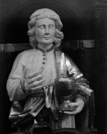 sanktuarium św. Jadwigi Śląskiej - kościół: kaplica św. Jadwigi - fragment nagrobka św. Jadwigi, figura świętego, skan 1