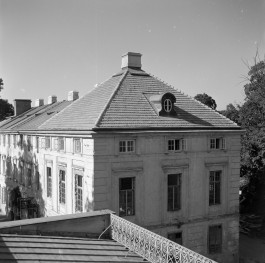 pałac prymasa Michała Poniatowskiego - oficyna, skan 1