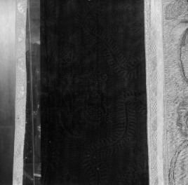 Skarbiec katedralny - ornat. Płn. Włochy (1620-40). Haft Polski. Fragment raportu wzoru boków., skan 1