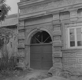 dom, d. drukarnia ariańska - widok od frontu, portal, skan 1