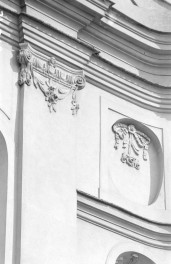 kościół Wniebowzięcia NMP - elewacja zach. pilaster i dekor, skan 1