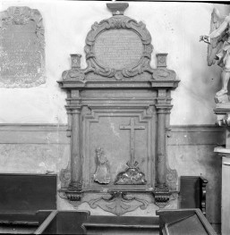klasztor Franciszkanów - epitafium współinwestora kościoła Mikołaja Tarnowieckiego, skan 1