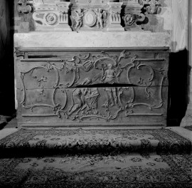 kościół pw. św. Mikołaja - Kaplica Firlejów - wnętrze - ołtarz - antepedium, skan 1