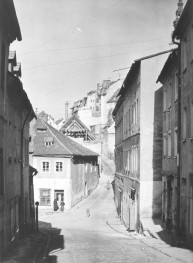 zabudowa miejska - fragment ulicy w centrum, skan 1