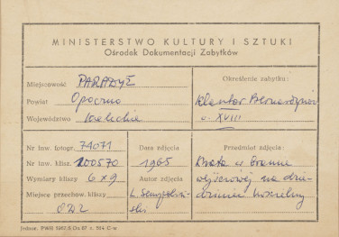 Zespół klasztorny - krata w bramie wejściowej na dziedziniec kościelny - metryczka
 , skan 1