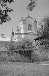 klasztor bernardynów, kościół pw. Wniebowzięcia Najświętszej Marii Panny - elewacja zachodnia, skan 1