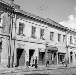 kamienica - elewacja frontowa, punkt usługowy, skan 1