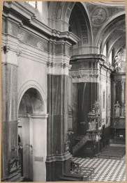 Zespół klasztorny Filipinów - wnętrze kościoła, fragment płn. strony nawy głównej, skan 1