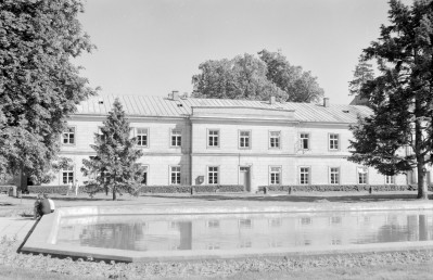pałac Czartoryskich - oficyny boczne - elewacje frontowe - fragment, skan 1