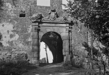zamek - portal główny, skan 1