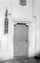 kościół pw. św. Wawrzyńca - wnętrze - portal do zakrystii, skan 1