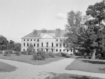 pałac Sanguszków - elewacja frontowa, skan 1