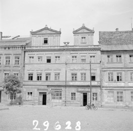 kamienica przy rynku - szczyt, detale, skan 1
