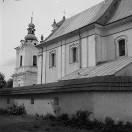 kościół św. Stanisława Biskupa - elewacja boczna, dzwonnica, skan 1