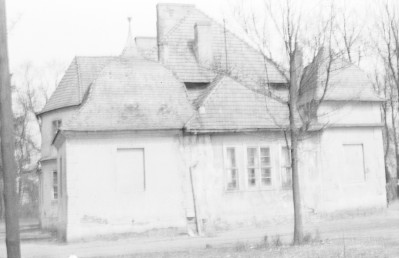 dwór obronny - elewacja boczna, skan 1