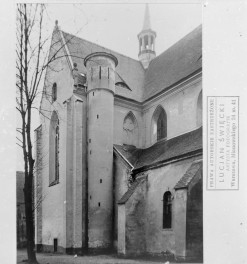 kościół klasztorny - elewacja, przypory, skan 1