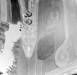 klasztor ss. Mniszek Benedyktynek - kościół pw. Najświętszej Maryi Panny i św. Wojciecha - wnętrze - prezbiterium - wsporniki w północno - zachodnim narożu, skan 1