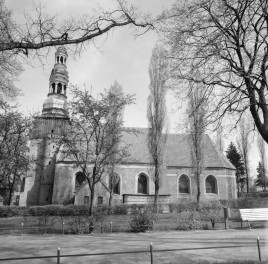 kościół filialny pw. św. Andrzeja - widok od południa, skan 1