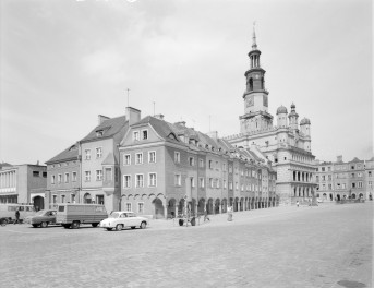 Rynek z Ratuszem i zabudową środkową.  , skan 1