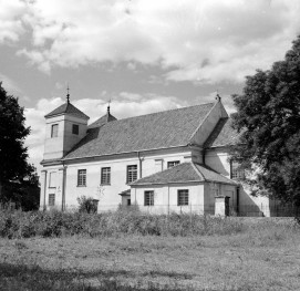 Kościół pw. Wniebowzięcia - elewacja boczna, skan 1