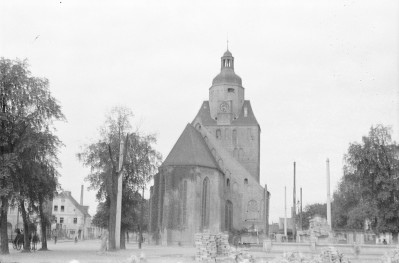 Katedra Wniebowzięcia NMP w Gorzowie Wielkopolskim, widok od strony prezbiterium, skan 1
