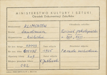 Kościół parafialny - widok ogólny od strony zach. na fasadę - metryczka, skan 1