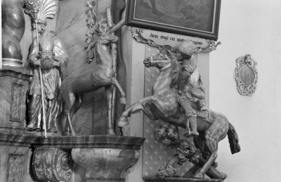 kościół pw. Jana Chrzciciela - Sanktuarium Matki Bożej Grodowieckiej – Jutrzenki Nadziei - wnętrze - nawa północna - rzeźba św. Huberta, skan 1