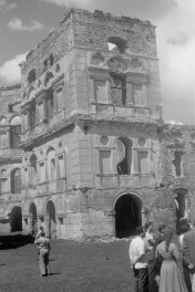 zamek Krzyżtopór, fragment dziedzińca, skan 1