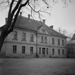 kolegium jezuitów - elewacja frontowa, skan 1
