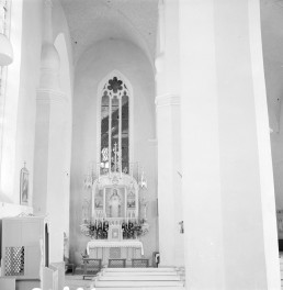 kościół parafialny pw. św. Jana Chrzciciela, fara - wnętrze, nawa północna, ściana wschodnia, ołtarz, skan 1